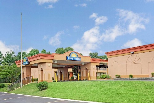 Days Inn by Wyndham Durham/Near Duke University - image 10