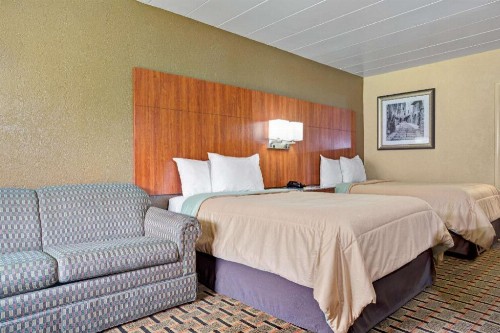Days Inn by Wyndham Durham/Near Duke University - image 16