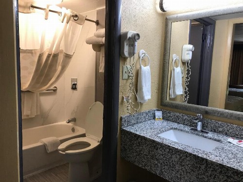 Days Inn by Wyndham Durham/Near Duke University - image 23