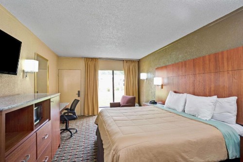 Days Inn by Wyndham Durham/Near Duke University - image 26