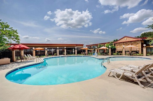 Days Inn by Wyndham Durham/Near Duke University - image 3