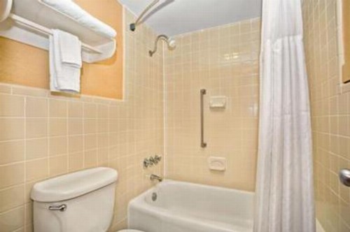 Days Inn by Wyndham Durham/Near Duke University - image 31