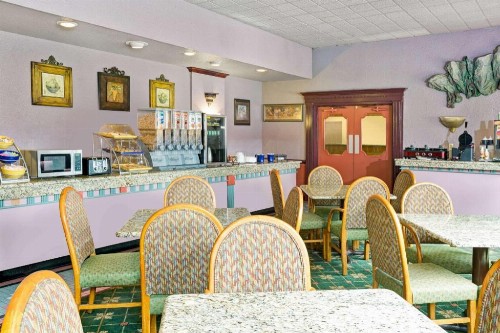 Days Inn by Wyndham Durham/Near Duke University - image 6