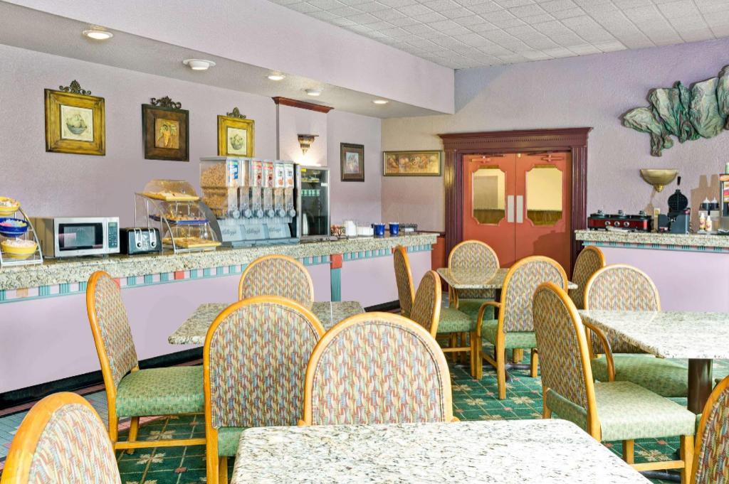 Days Inn by Wyndham Durham/Near Duke University - image 6