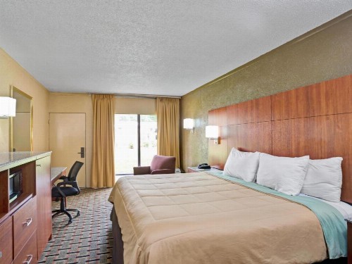 Days Inn by Wyndham Durham/Near Duke University - image 9
