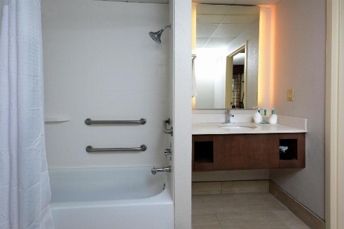 Holiday Inn Express Hotel & Suites Research Triangle Park an IHG Hotel - image 11