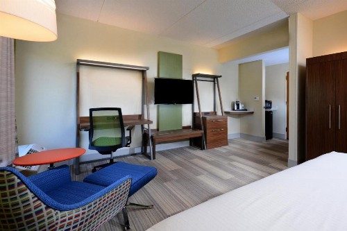 Holiday Inn Express Hotel & Suites Research Triangle Park an IHG Hotel - image 3