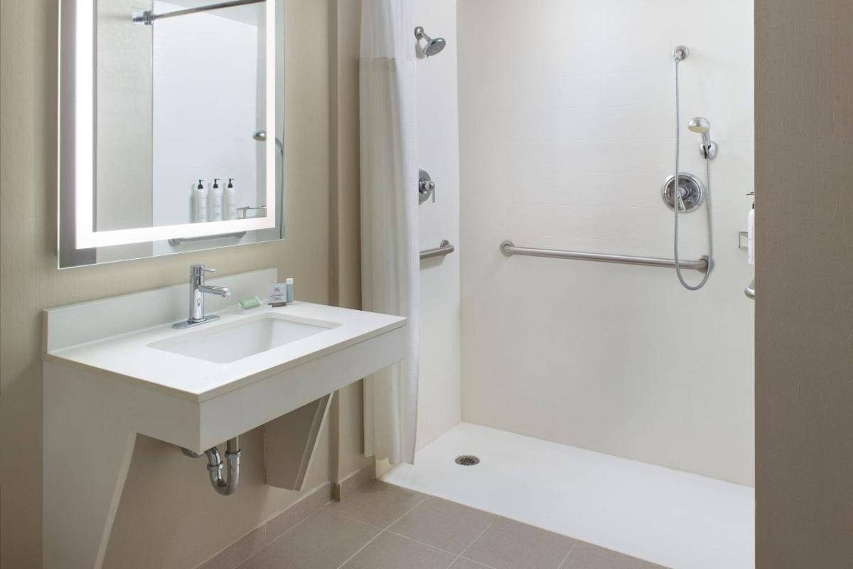 SpringHill Suites Raleigh-Durham Airport/Research Triangle Park - image 5