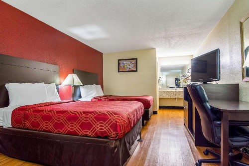 Econo Lodge Research Triangle Park - image 12
