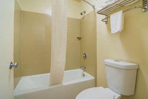 Econo Lodge Research Triangle Park - image 16