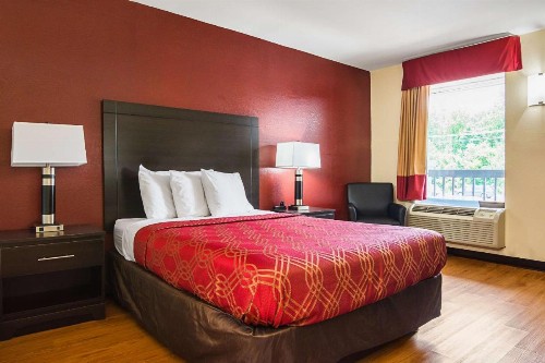 Econo Lodge Research Triangle Park - image 18