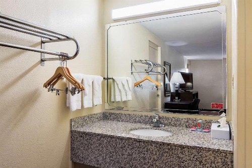 Econo Lodge Research Triangle Park - image 23