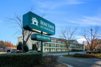 HomeTowne Studios by Red Roof Raleigh – Durham - image 11