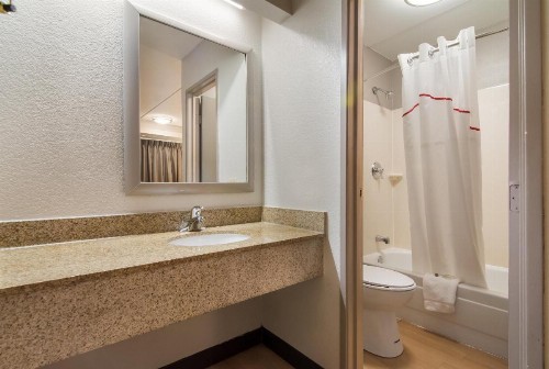 Red Roof Inn Durham - Triangle Park - image 30