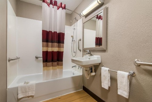 Red Roof Inn Durham - Triangle Park - image 31