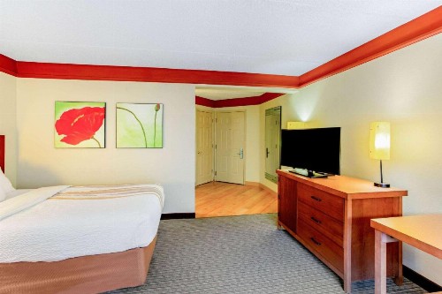 La Quinta by Wyndham Raleigh/Durham Southpoint - image 11