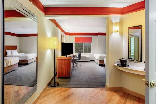 La Quinta by Wyndham Raleigh/Durham Southpoint - image 18