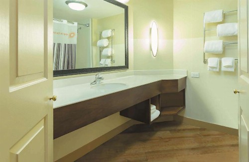 La Quinta by Wyndham Raleigh/Durham Southpoint - image 25