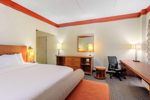 La Quinta by Wyndham Raleigh/Durham Southpoint - image 4