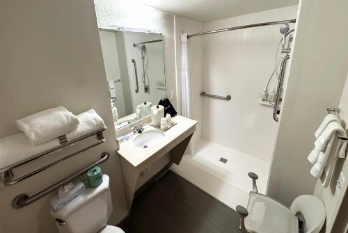 Wingate by Wyndham Raleigh Durham / Airport - image 10
