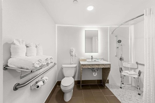 Comfort Inn & Suites Durham near Duke University - image 16
