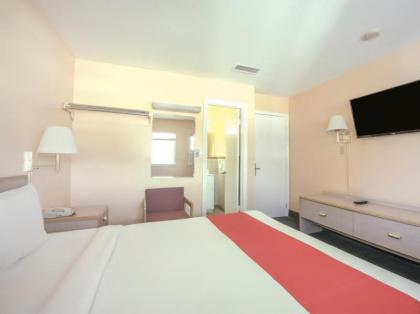 OYO Hotel Durham West Hills - image 13