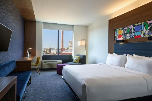 Aloft Durham Downtown - image 10