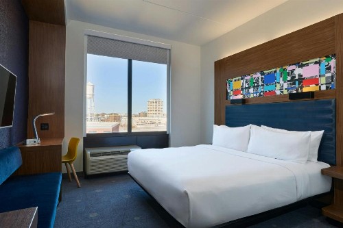 Aloft Durham Downtown - image 6