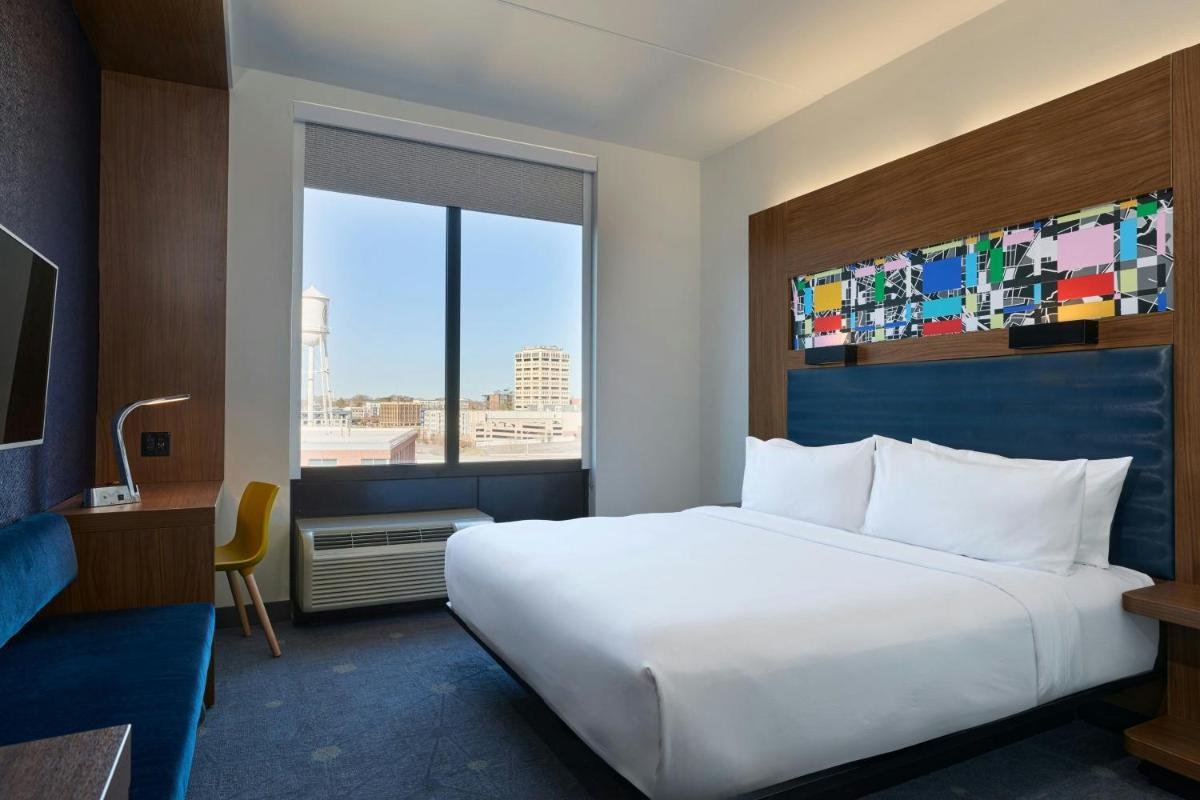 Aloft Durham Downtown - image 6