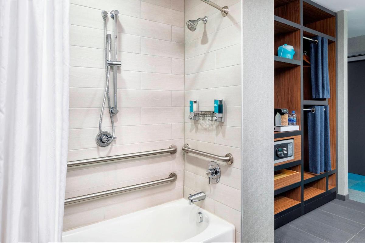 Aloft Durham Downtown - image 7