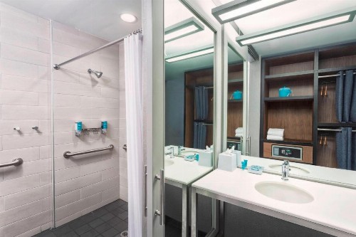 Aloft Durham Downtown - image 8