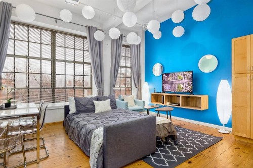 Trifecta 2BR Free Parking Modern Superhost - image 12