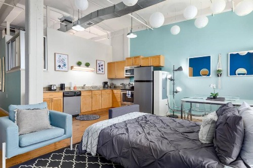 Trifecta 2BR Free Parking Modern Superhost - image 5