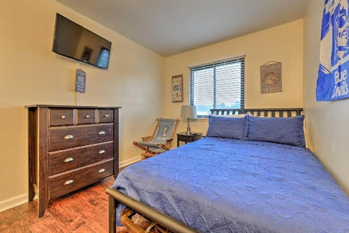 Durham Townhome with Deck - 15 Min to Downtown DPAC! - image 10