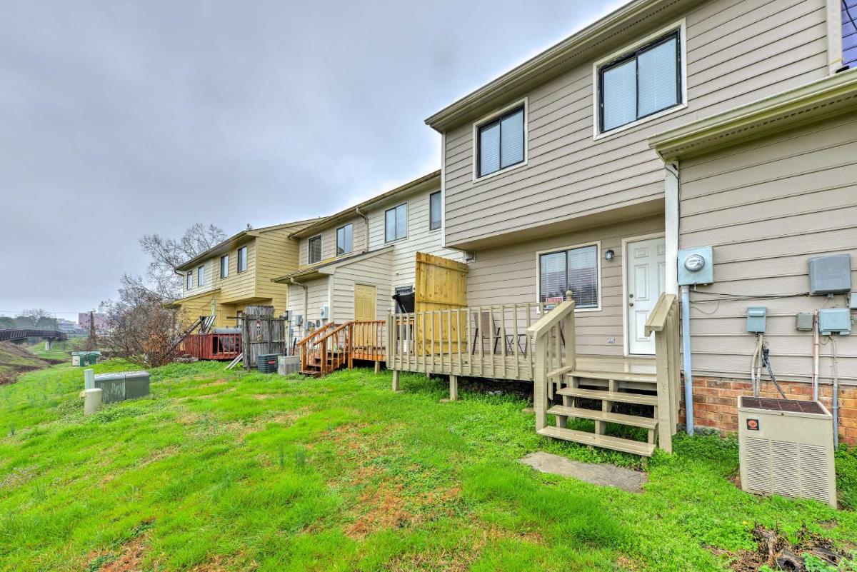 Durham Townhome with Deck - 15 Min to Downtown DPAC! - image 6