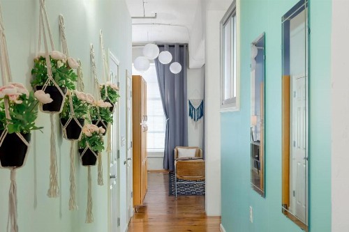 2BR Hip Downtown Apt + Apple TV + Wifi + Gym - image 9