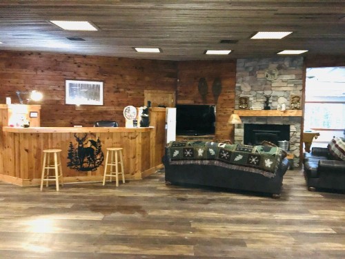Hiawatha Lodge Inn - image 11