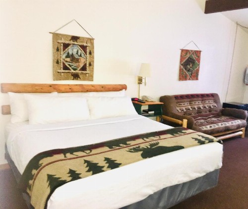 Hiawatha Lodge Inn - image 15