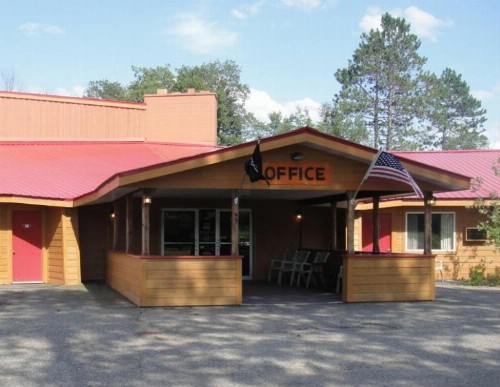 Hiawatha Lodge Inn - image 23