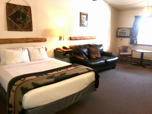 Hiawatha Lodge Inn - image 4