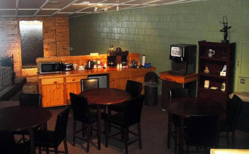 Hiawatha Lodge Inn - image 7