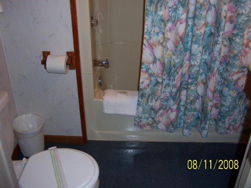 Travelers Inn Motel - image 10