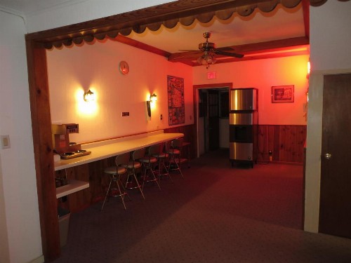 Travelers Inn Motel - image 11
