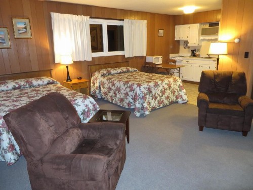 Travelers Inn Motel - image 12
