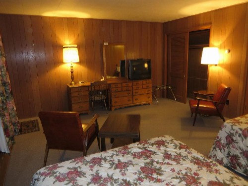 Travelers Inn Motel - image 14