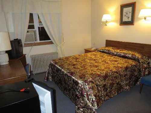 Travelers Inn Motel - image 19