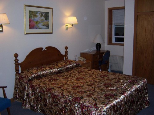 Travelers Inn Motel - image 20