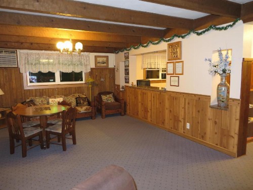 Travelers Inn Motel - image 3