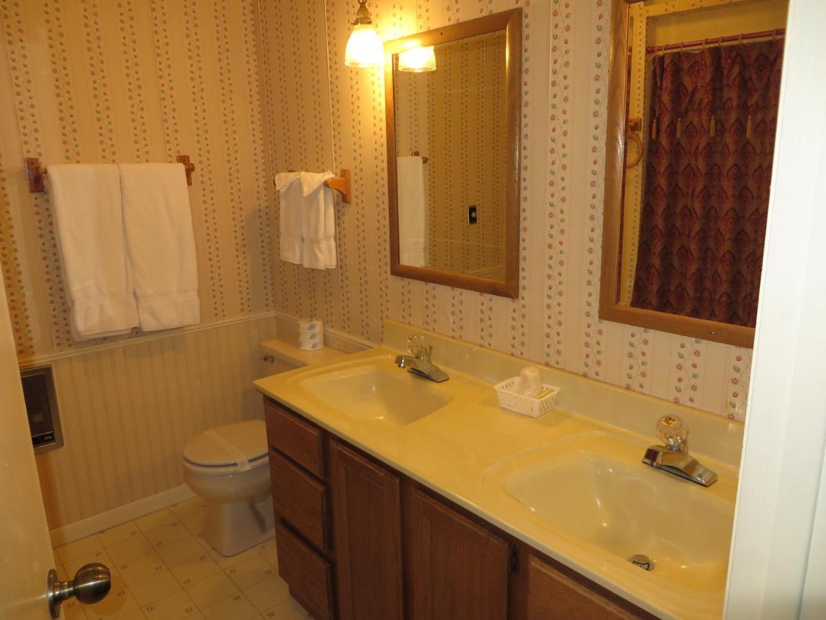 Travelers Inn Motel - image 6