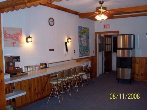 Travelers Inn Motel - image 8